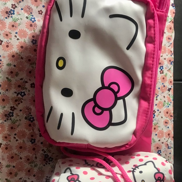 Hello Kitty belt bag with attachable water bottle holder - Picture 2 of 6